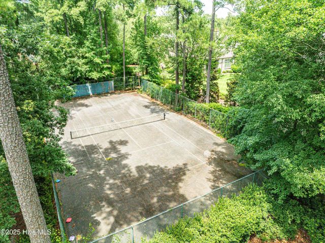 611 Queen Annes Road, Greenville, NC 27858