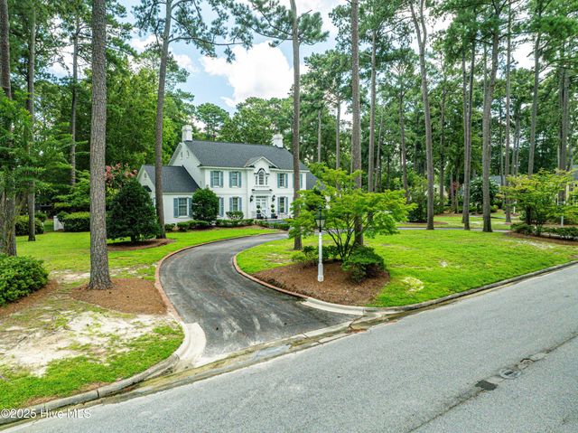 611 Queen Annes Road, Greenville, NC 27858