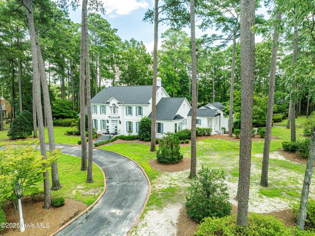 611 Queen Annes Road, Greenville, NC 27858