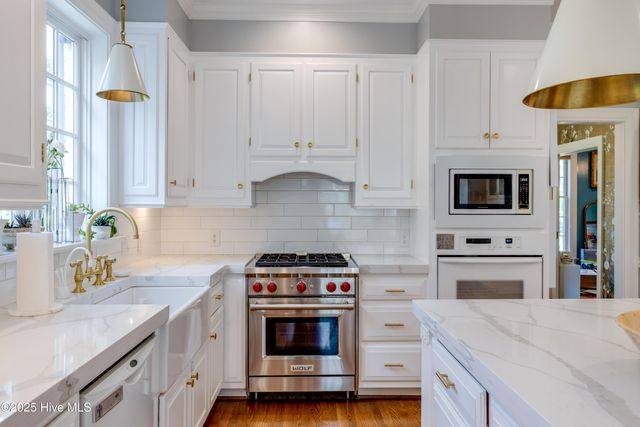 611 Queen Annes Road, Greenville, NC 27858