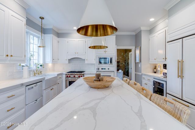 611 Queen Annes Road, Greenville, NC 27858