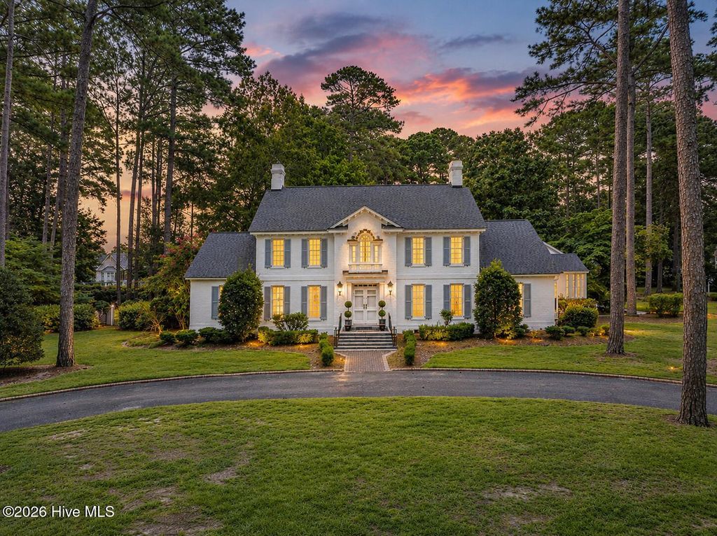 611 Queen Annes Road, Greenville, NC 27858