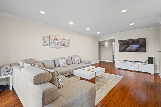 9331 Landings Lane 605, Des Plaines, IL 60016