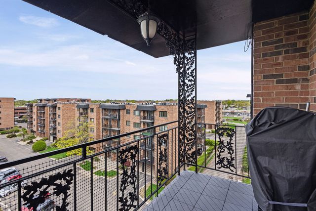 9331 Landings Lane 605, Des Plaines, IL 60016