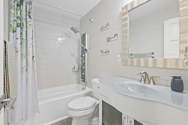 9331 Landings Lane 605, Des Plaines, IL 60016