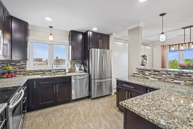 9331 Landings Lane 605, Des Plaines, IL 60016