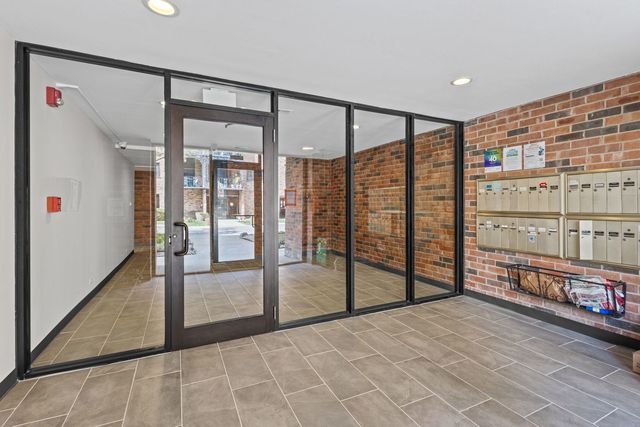 9331 Landings Lane 605, Des Plaines, IL 60016