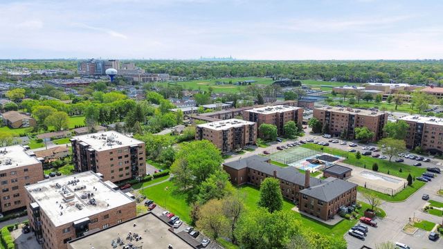 9331 Landings Lane 605, Des Plaines, IL 60016
