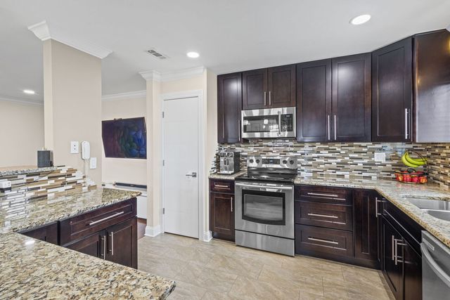 9331 Landings Lane 605, Des Plaines, IL 60016