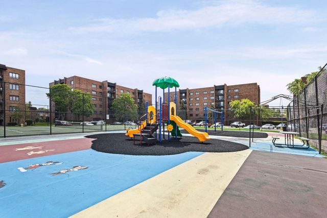 9331 Landings Lane 605, Des Plaines, IL 60016