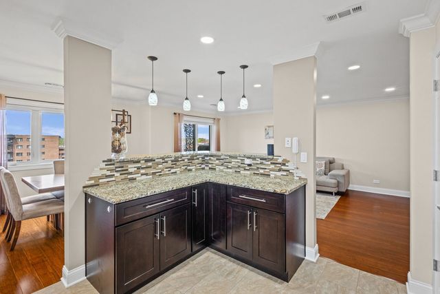 9331 Landings Lane 605, Des Plaines, IL 60016