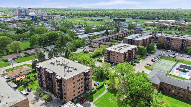 9331 Landings Lane 605, Des Plaines, IL 60016