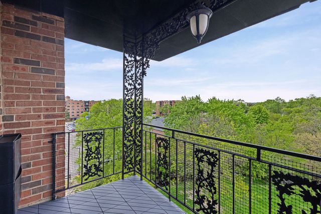 9331 Landings Lane 605, Des Plaines, IL 60016