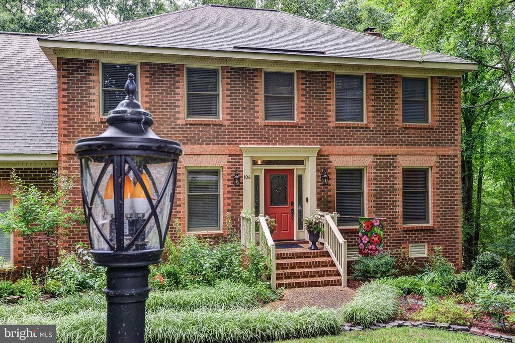 104 TUDOR, Williamsburg, VA 23185