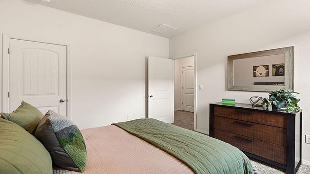 2 Seguro Court, Los Lunas, NM 87031