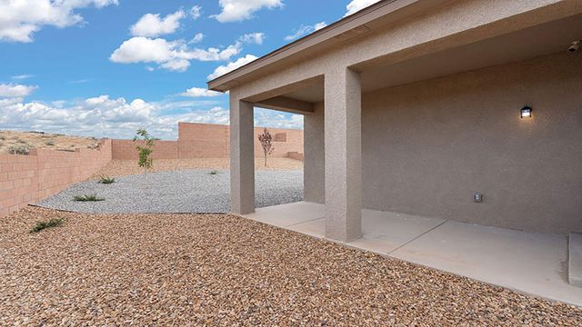 2 Seguro Court, Los Lunas, NM 87031