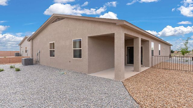 2 Seguro Court, Los Lunas, NM 87031