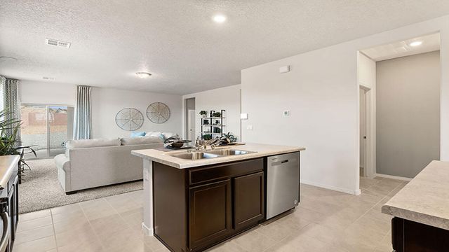 2 Seguro Court, Los Lunas, NM 87031