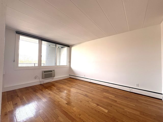 345 Harvard St 4E, Cambridge, MA 02138