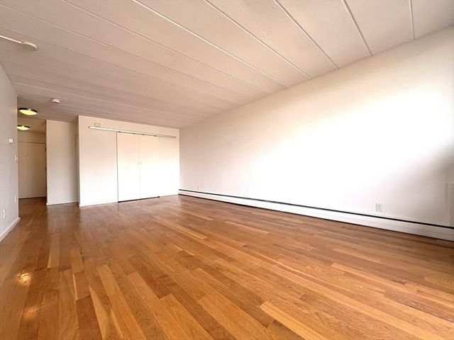 345 Harvard St 4E, Cambridge, MA 02138