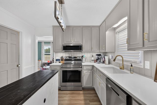22 Jeans Rd, Fayetteville, TN 37334