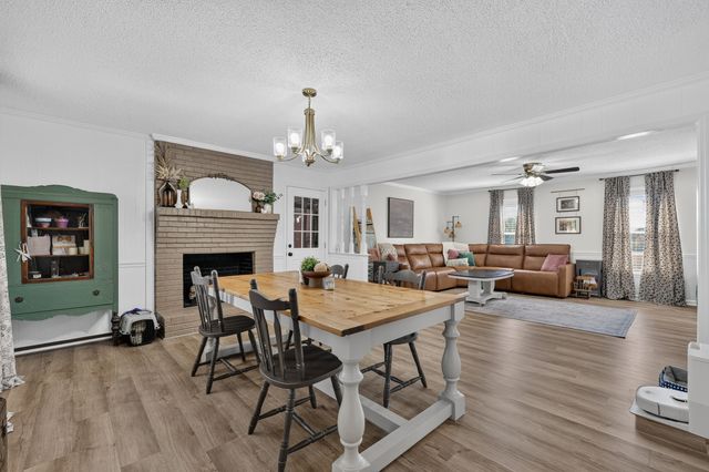 22 Jeans Rd, Fayetteville, TN 37334