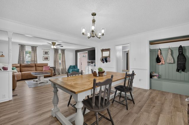 22 Jeans Rd, Fayetteville, TN 37334