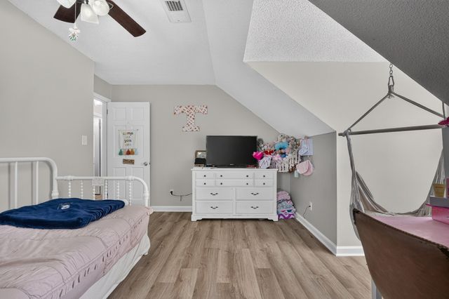22 Jeans Rd, Fayetteville, TN 37334