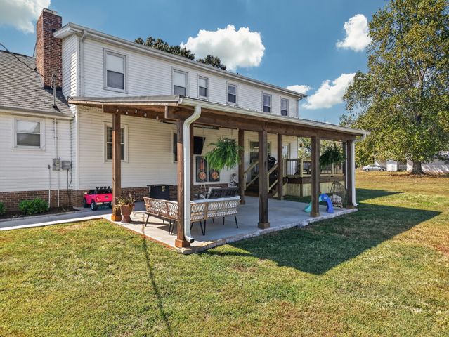 22 Jeans Rd, Fayetteville, TN 37334