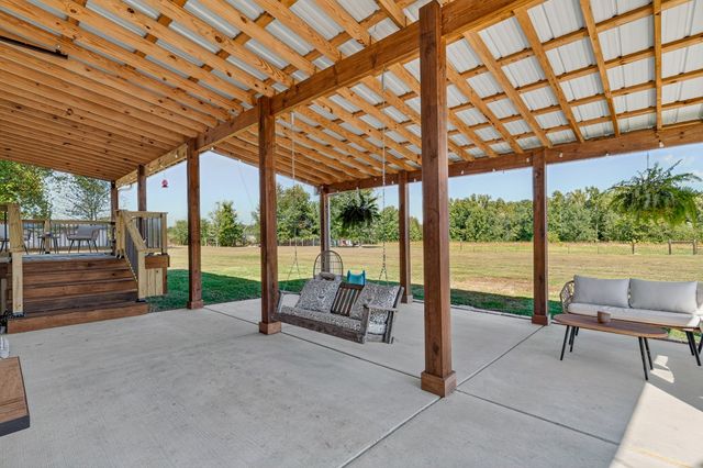 22 Jeans Rd, Fayetteville, TN 37334