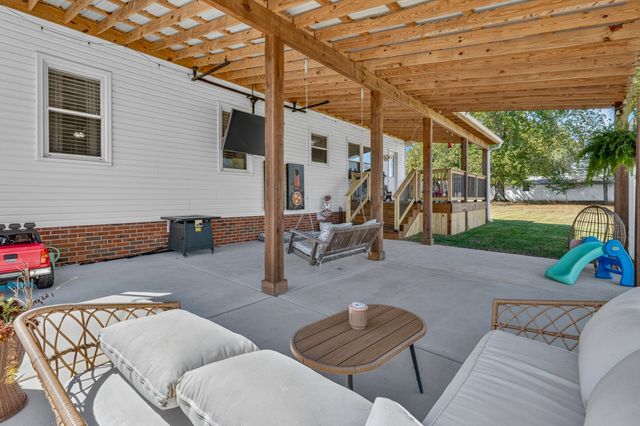 22 Jeans Rd, Fayetteville, TN 37334