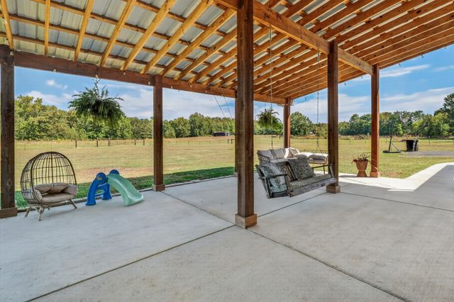 22 Jeans Rd, Fayetteville, TN 37334