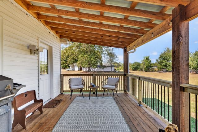 22 Jeans Rd, Fayetteville, TN 37334