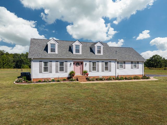 22 Jeans Rd, Fayetteville, TN 37334