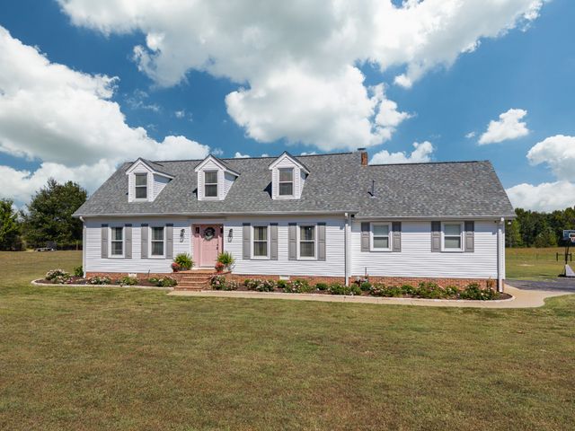 22 Jeans Rd, Fayetteville, TN 37334