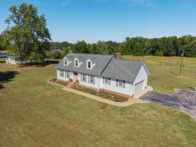 22 Jeans Rd, Fayetteville, TN 37334