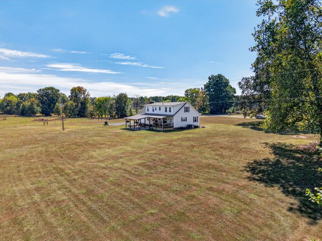 22 Jeans Rd, Fayetteville, TN 37334