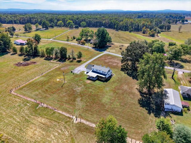 22 Jeans Rd, Fayetteville, TN 37334