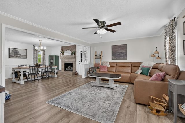 22 Jeans Rd, Fayetteville, TN 37334