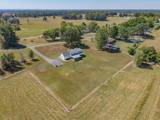22 Jeans Rd, Fayetteville, TN 37334