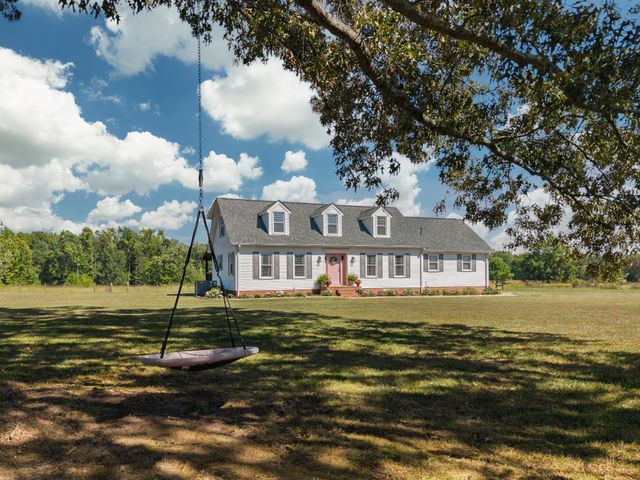 22 Jeans Rd, Fayetteville, TN 37334