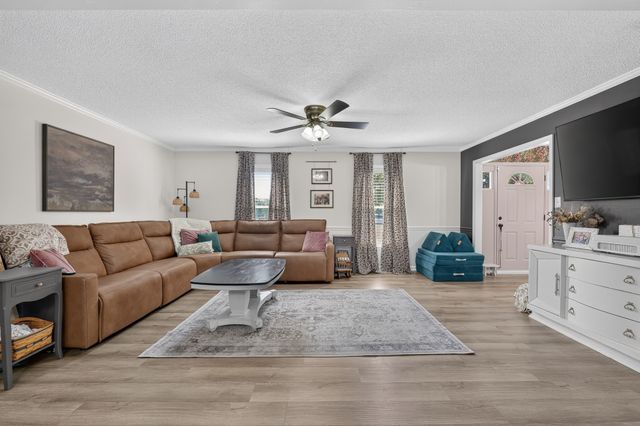 22 Jeans Rd, Fayetteville, TN 37334