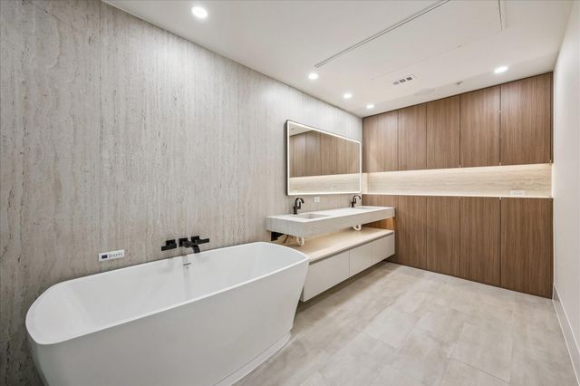 3333 Allen Parkway 1905, Houston, TX 77019