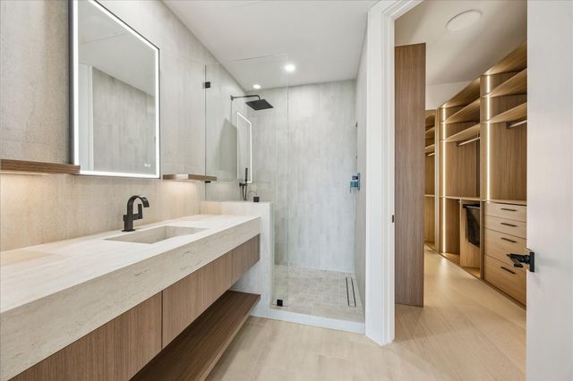 3333 Allen Parkway 1905, Houston, TX 77019