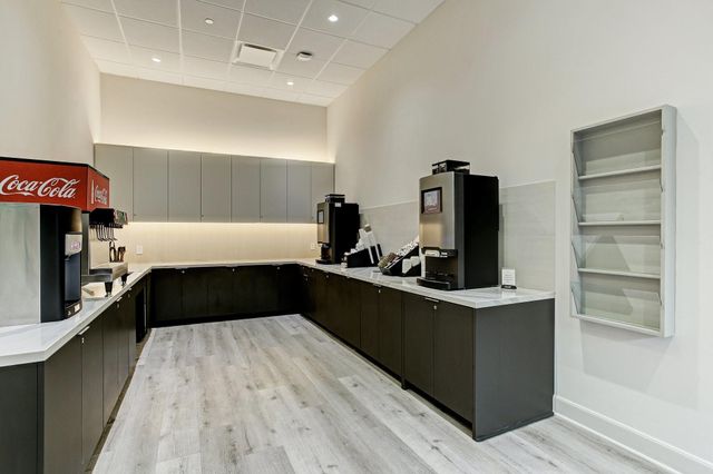 3333 Allen Parkway 1905, Houston, TX 77019