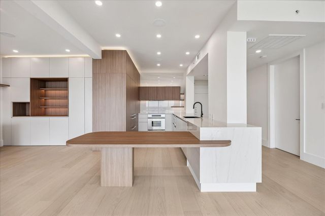 3333 Allen Parkway 1905, Houston, TX 77019