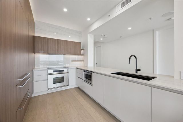 3333 Allen Parkway 1905, Houston, TX 77019