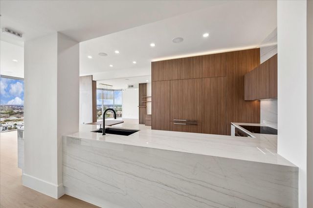 3333 Allen Parkway 1905, Houston, TX 77019