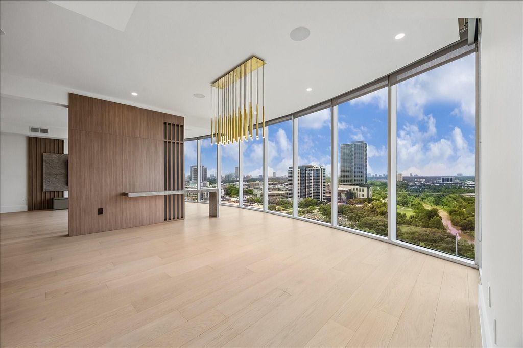 3333 Allen Parkway 1905, Houston, TX 77019