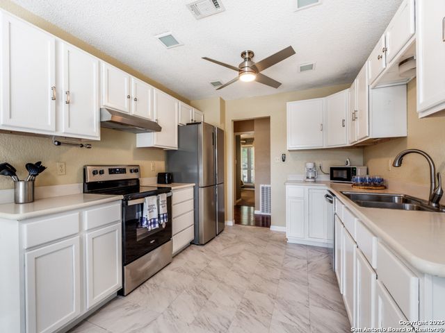 1174 Mooncrest, New Braunfels, TX 78130